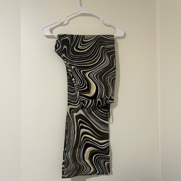 Beautiful brown swirl pants 🤎 - Picture 4 of 10